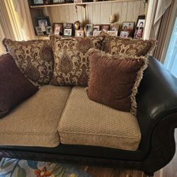 FREE SOFA SET