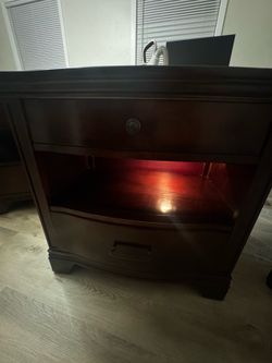 Nightstand (2) Universal Furniture