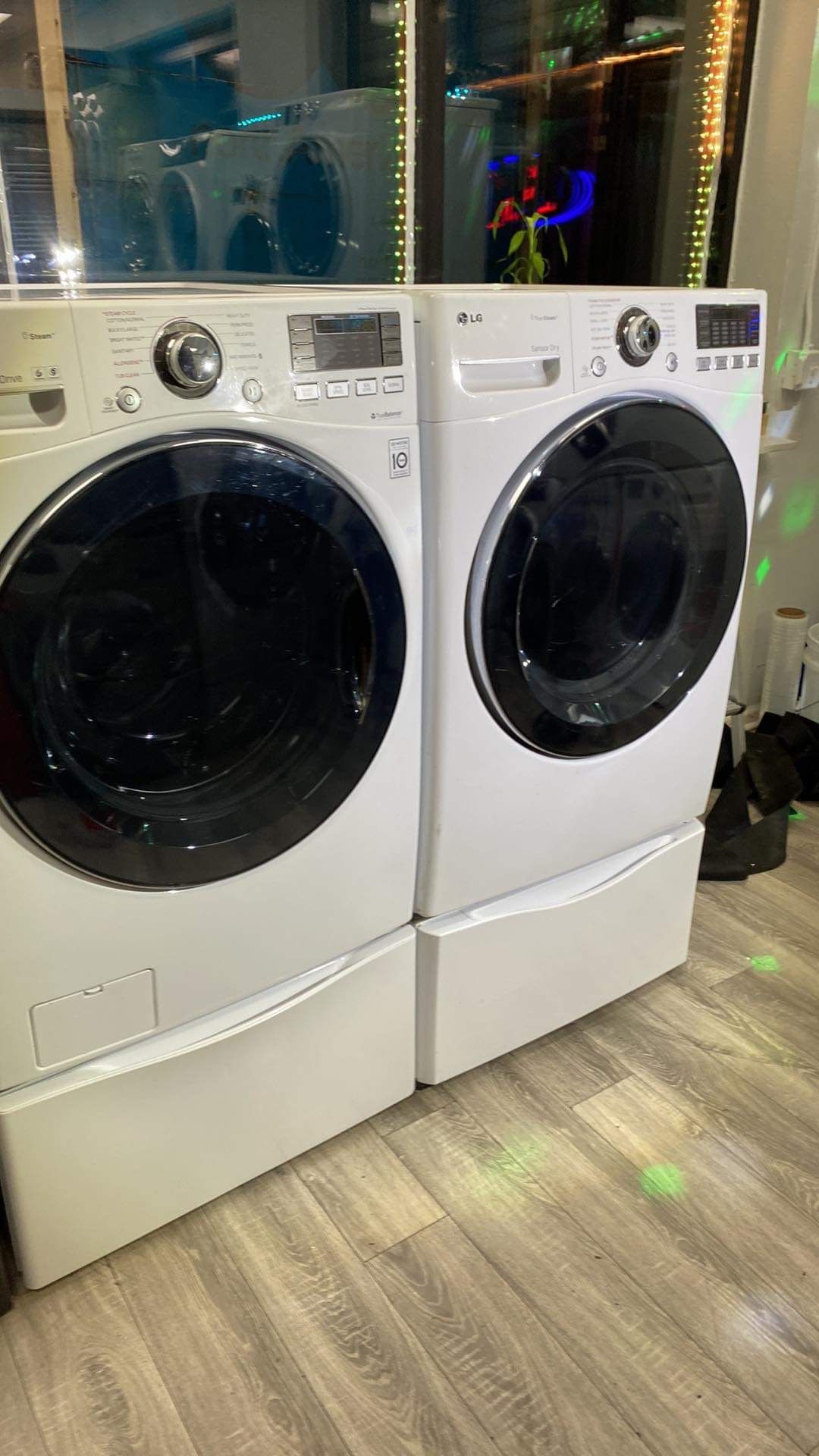 LG Washer And Gas Dryer With Pedestal Included Set For $750