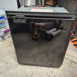 TF65 AC/DC Refrigerator with