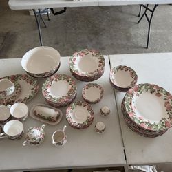 Nikko Fine Tableware Precious Dinnerware Service For 8