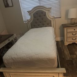 Twin Bed With mattress & Box Spring 