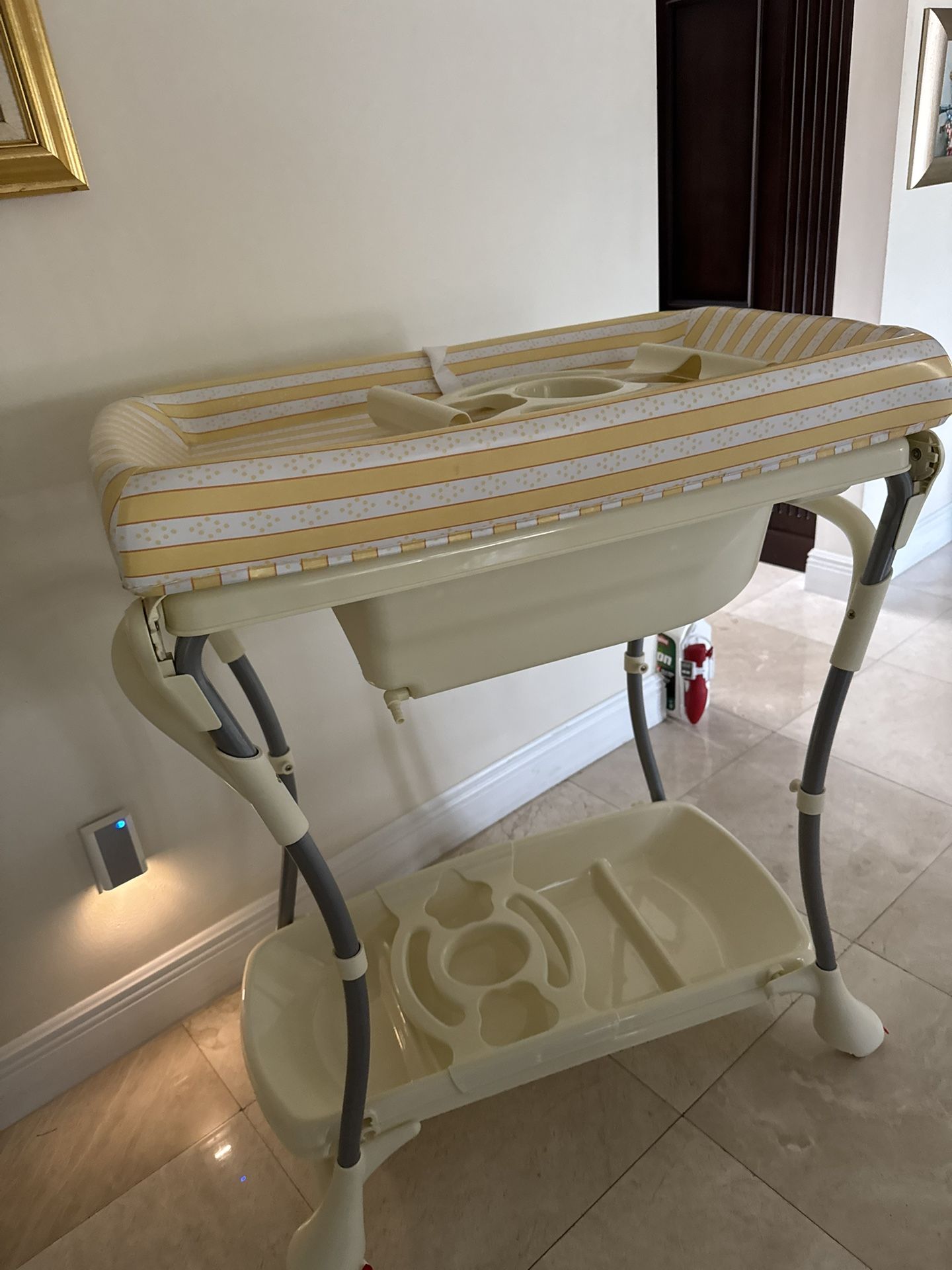 Changing Table With Bath