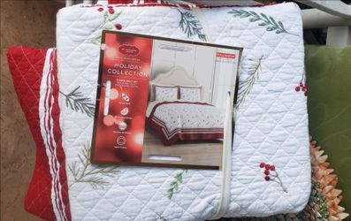 New St. Nicholas Square 3 PC QUILT SET