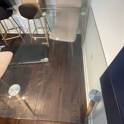 Dining table & 4 Chairs