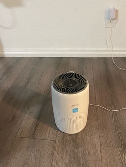 Levoit air purifier +2 new replacement filters