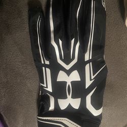 Left Hand Under Armour Glove, Medium F5 Like New