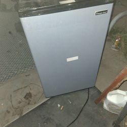 Like New Magic Chef  Mini Fridge