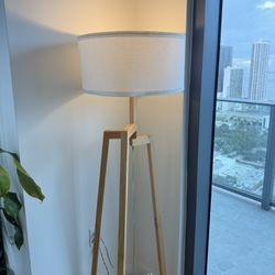 Modern Wooden Tripod Floor Lamp – Minimalist Style