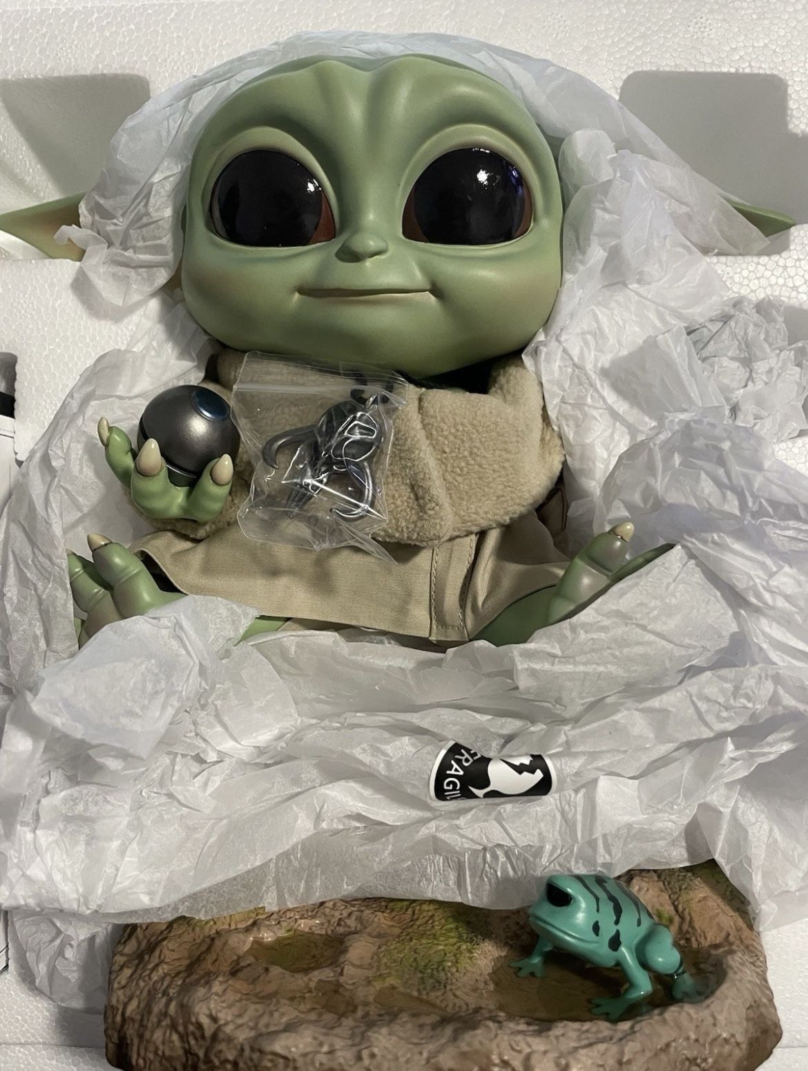 Grogu (Baby Yoda) Egg Attack Statue