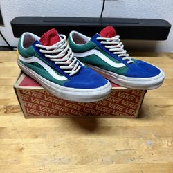 Yacht Club Vans 