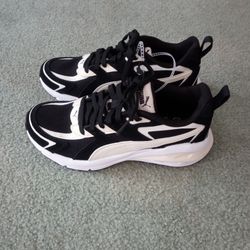 New Puma Tennis Shoes Size 6