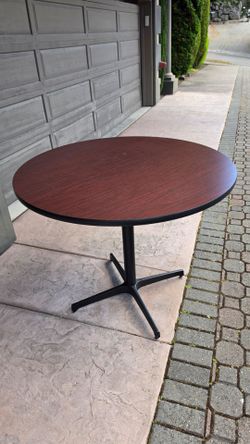 Round dining table - 42 inches diameter