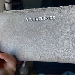 MICHAEL KORS gray leathered wallet