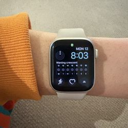 Apple Watch Series 8 - Starlight Aluminum - GPS and Cellular - Never Used