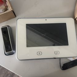 Vivint Security Panel And Door Bell Camera 