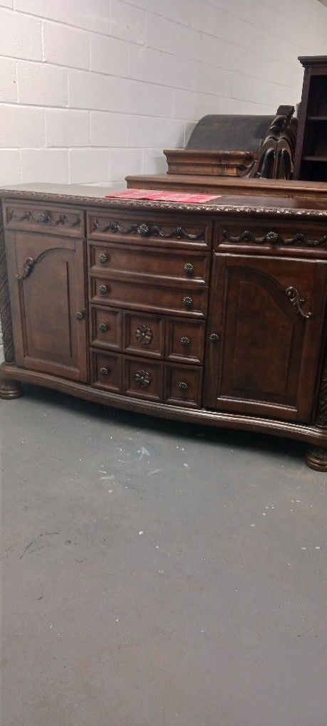 Dresser