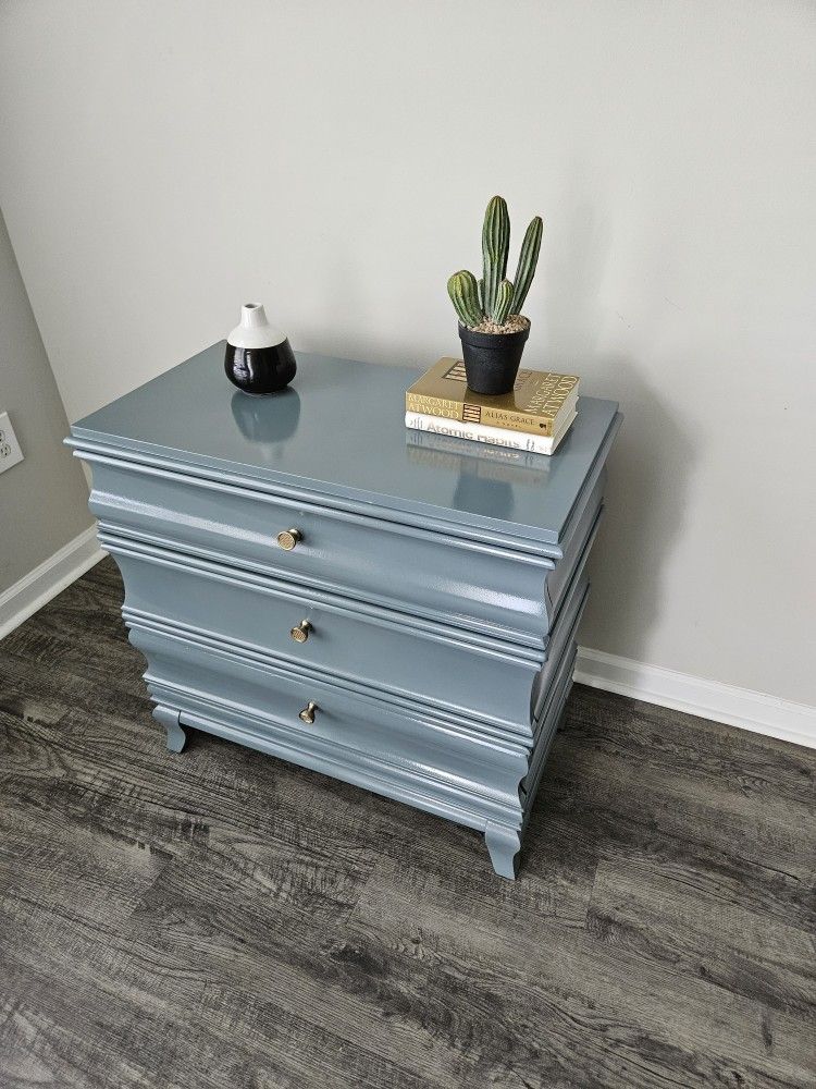 Vintage Style Dresser