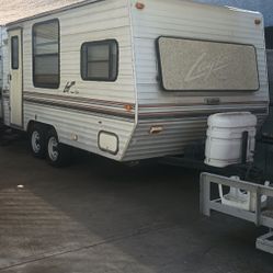 Layton Travel Trailer/ Rv