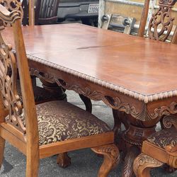 Vintage Dining Table With 6 Chairs Claw Feet, The Table It’s Not In Perfect Condition But The Chairs Are Beautiful No Scratch All Is Perfect Condition
