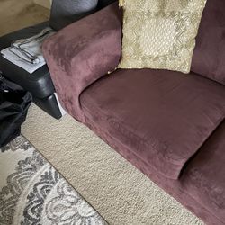 Very clean loveseat with two pillow