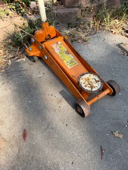 Large Floor Jack,2.5 or 3Ton. S.W.Arl