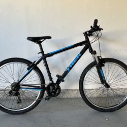 Trek 820 (size M/L)