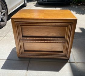 Nightstand with 2 drawers