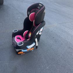 really nice pink kids car seat 