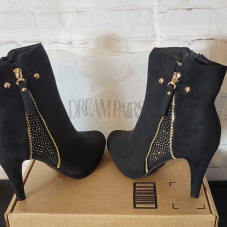 New Dream Pair Black Gold Zip Boots Size 9.5