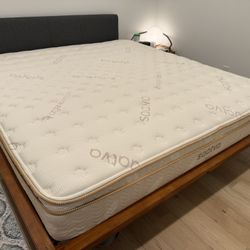 Like New Saatva Classic Luxury Firm 11.5" King Mattress