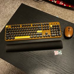 Wireless keyboard with mouse