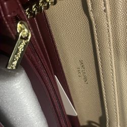 CLUTCH HAND BAG IN BLACK & BEIGE WITH GOLD CHAIN FOR SHOULDER CARRY $100