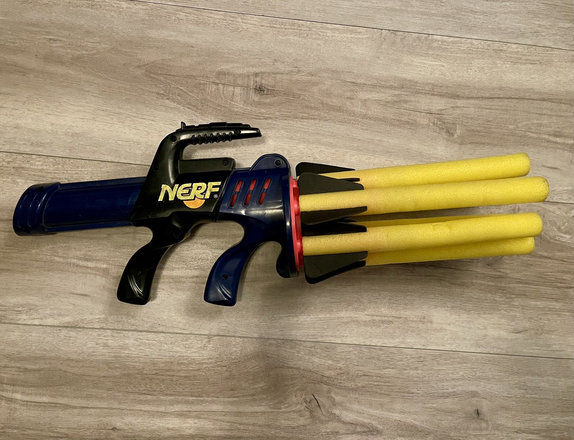 Vintage Nerf Arrowstorm Gatling Blaster Gun + 6 Arrows Kenner 1993