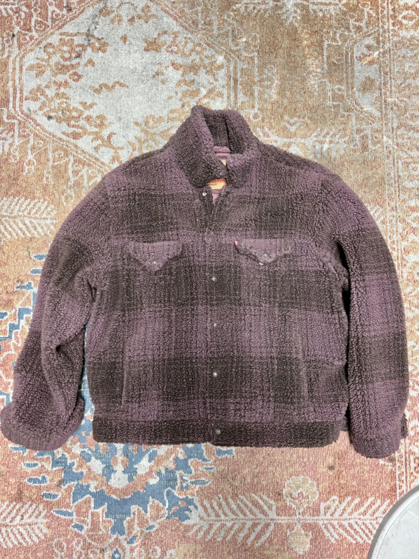 LEVIS VINTAGE FIT LARGE TRUCKER JACKET