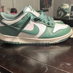7 youth Green Nike dunks