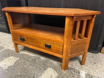 SOUTHERN ENTERPRISES Carson Corner TV Stand