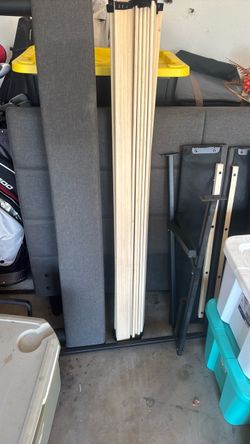 Queen size head board and foot board. Like bed