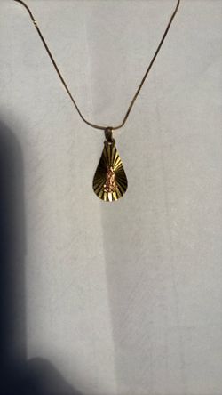 Beautiful  14k Y Gold Medal With Chain