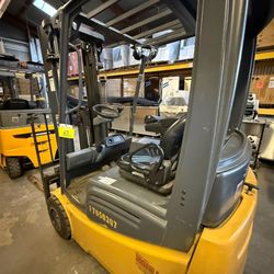 ELECTRIC CAT Forklift 2017 (have Two For Sale) 1-2900h 2-6900h These Retail Over 35k NEED SOLD In Great Condition. Have Chargers For Sale As Well . 