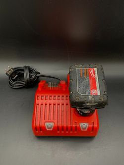 MILWAUKEE M12 CHARGER W BATTERY #35177