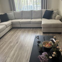 SECTIONAL BEIGE COUCH 