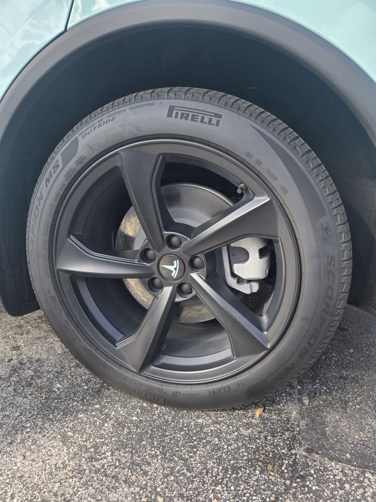 2025 Tesla Model Y 19inch wheels With Pirella Scorpion Tires 255/45/19