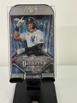 2022 Topps Chrome AARON JUDGE Pinstriped SPARKLE Insert Card P-2 Yankees