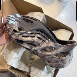 Adidas Yeezy Foam RNR MX Cinder