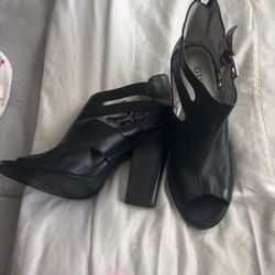Guess Shoes  In Great Condition 