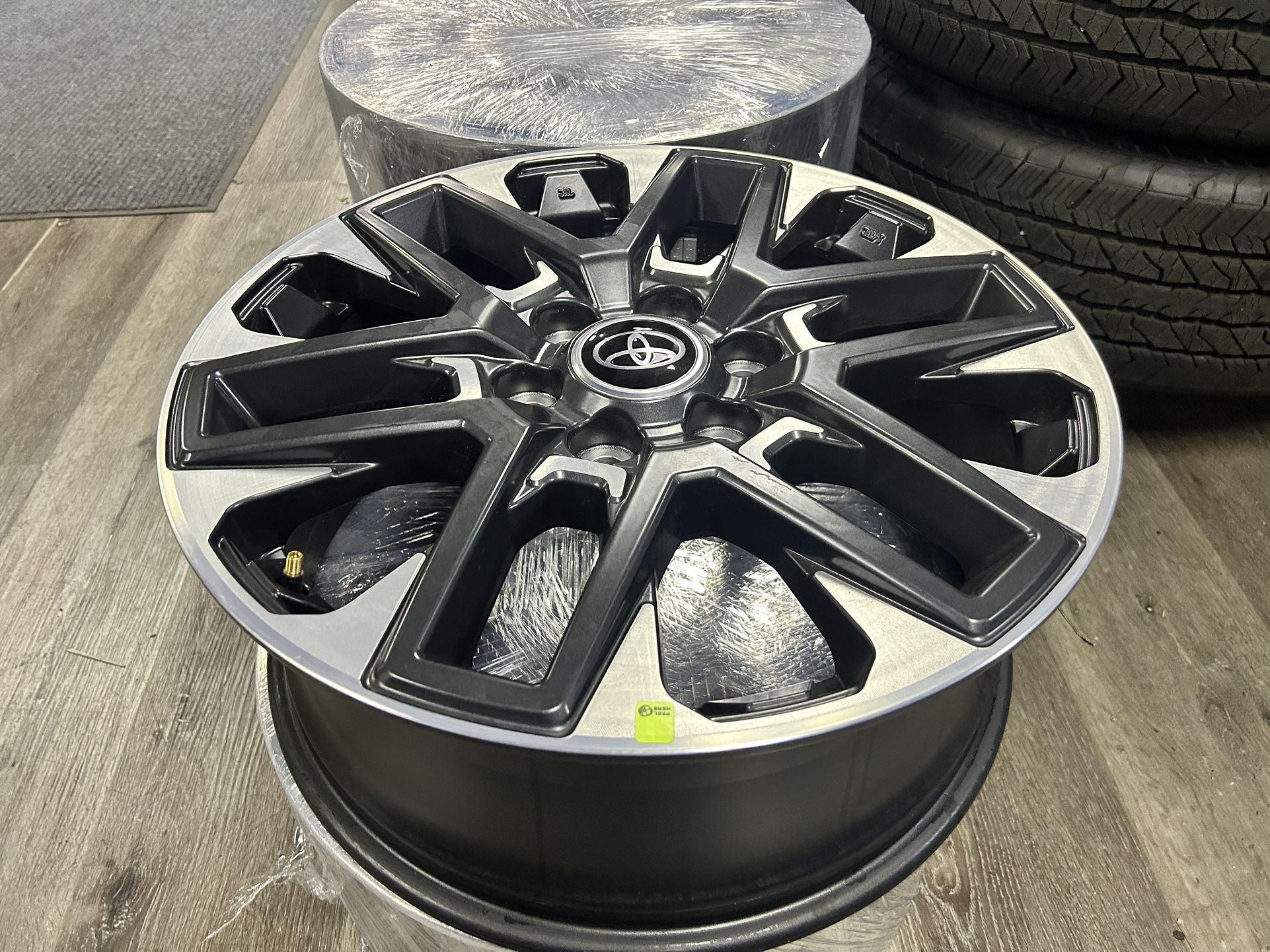 4 OEM Takeoff 2025 Toyota Tundra Charcoal Polished 20" Rims 6x5.5 Fits Tacoma Sequoia