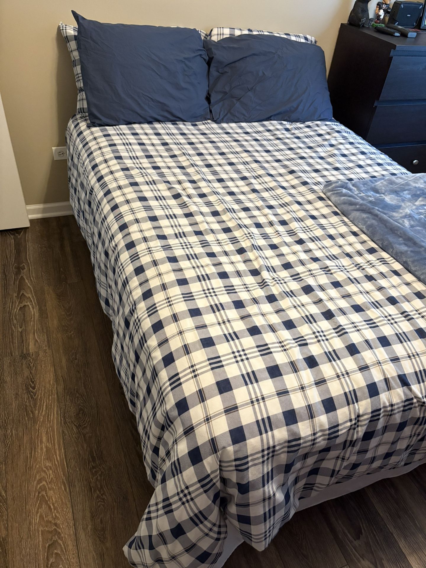 Full Size Bed (Mattress, Box Spring, and Frame)