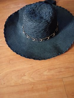 Marcus Adler Women's Straw Hat.