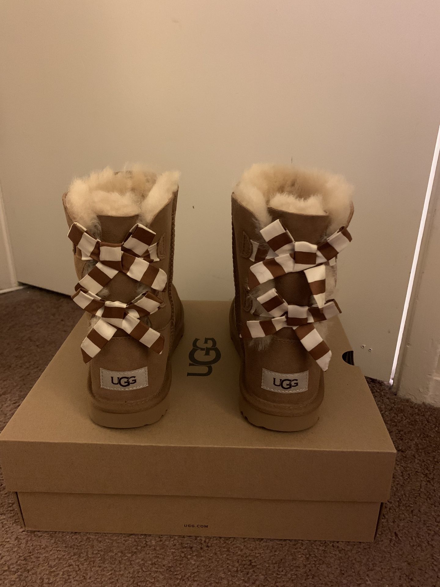 100% Authentic Brand New in Box UGG Bailey Bow II Boots / Women size 5 (Big Kids 3) and Women size 6 (Big Kids 4) / Color: Chestnut